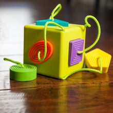Load image into Gallery viewer, Fat Brain Toys OombeeCube
